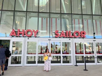 Scarlet Lady Boarding 