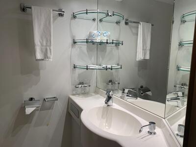 Divina bathroom
