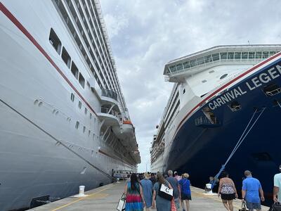 carnivalvista-and-carnivalegend-docked-grand-turk