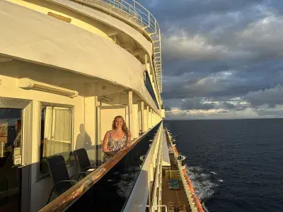 elizabeth-carnival-celebration-public-deck-junior-suite
