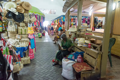 nassau-straw-market