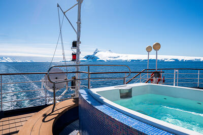 jacuzzi on cruise ship