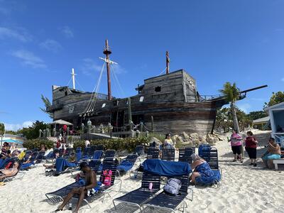 Captain-Morgan-Bar-Half-Moon-Cay