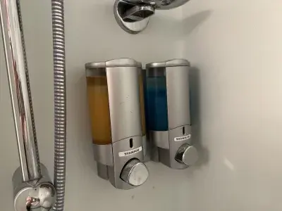 Conquest-Shower-Toiletries