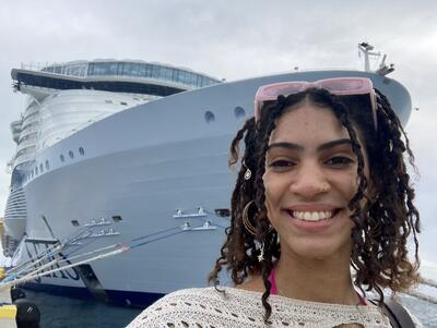 selfie in front of Wonder of the Seas