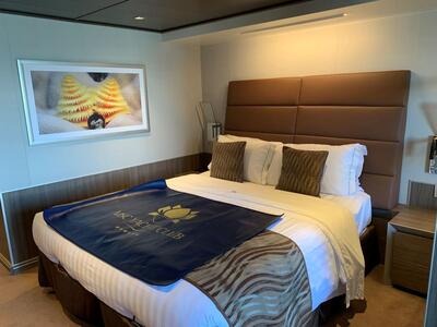 Seaside suite bed