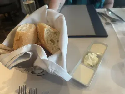 Celebrity-Bread-with-Dips