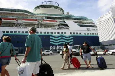 cruise-ship-boarding