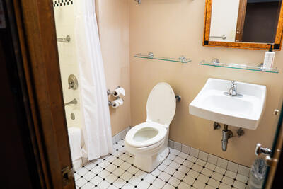 bathroom in cabin on Queen Mary ship