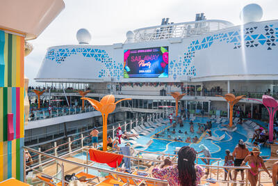 Utopia of the Seas pool deck