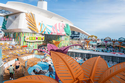 Utopia of the Seas pool deck