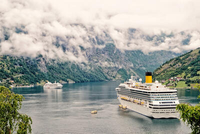 Cruise-ships-Norway