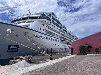 Oceania Insignia docked