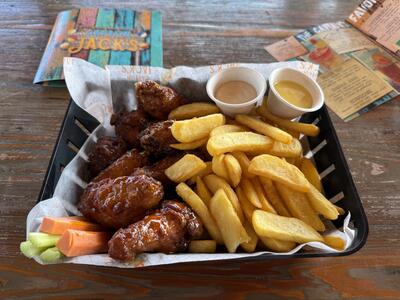 Captain-Jacks-CocoCay-Wings