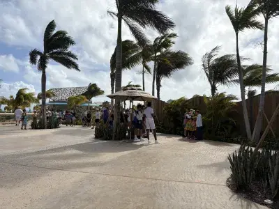 DCL-Lookout-Cay-Character-Line