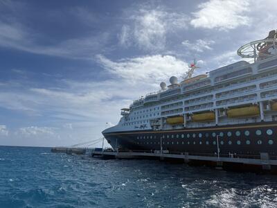 Disney-Magic-Docked-Lookout-Cay