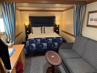 Interior-Stateroom-DCL-Magic