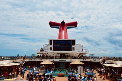 CarnivalSunshine_PoolDeck_Tail - 14