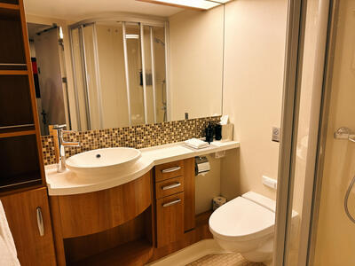 Celebrity-Reflection-Bathroom