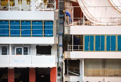 Cruise-ship-construction-meyer-werft