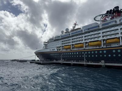 Disney-Magic-Docked