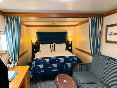 Disney-Magic-Inside-Cabin