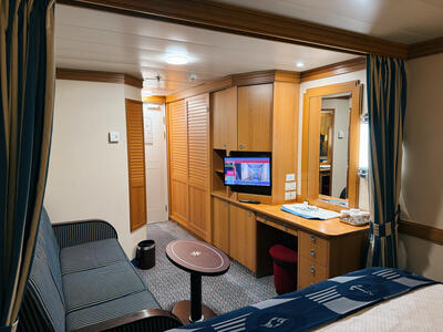 Disney-Magic-Inside-Stateroom