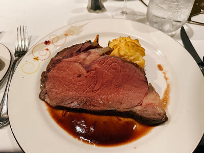 Rapunzels-Royal-Table-Prime-Rib-Disney-Magic