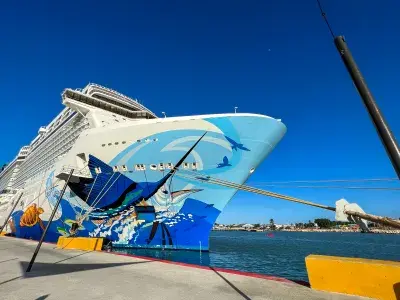 ncl-breakaway-docked