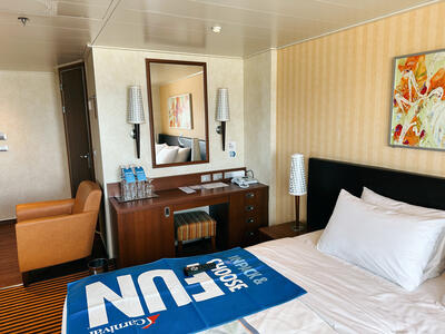 Carnival-Vista-Junior-Suite