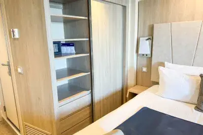 MSC Seashore closet