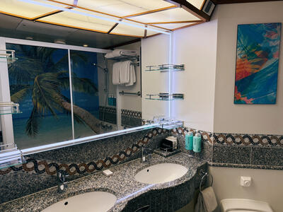 Marg-Islander-Grand-Terrace-Suite-5-Bathroom