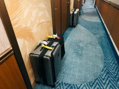 Luggage-Hallway-Marg-Islander