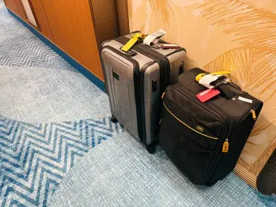Luggage-Marg-Islander-Hallway-2