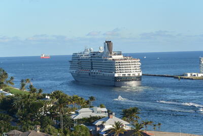 Nieuw-Amsterdam-Fort-Lauderdale-Sailing-Away