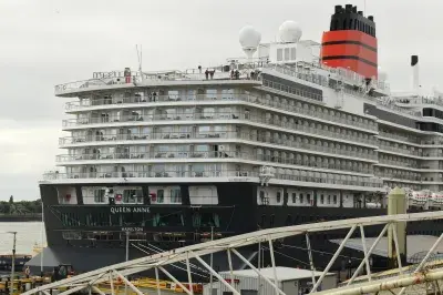 Queen-Anne-Docked