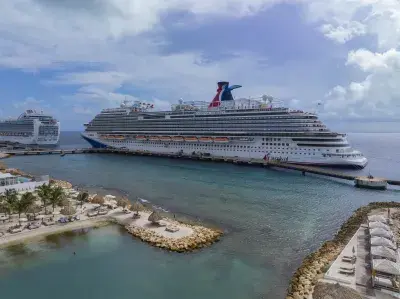 Carnival-Horizon-Docked