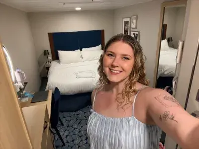 Elizabeth-Wonder-Selfie