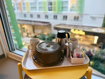 Icon-Central-Park-Balcony-Room-Service-5