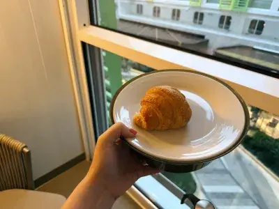 Icon-Central-Park-Balcony-Room-Service-8