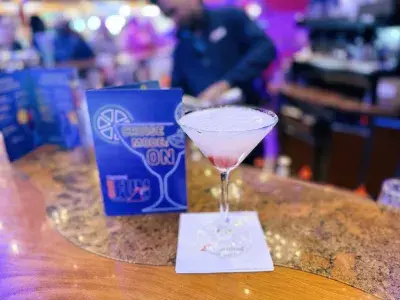 Carnival-Cocktail-Atrium-Bar