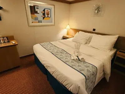 Carnival-Luminosa-Interior-Cabin-12
