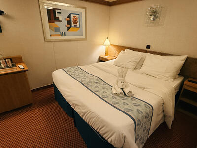 Carnival-Luminosa-Interior-Cabin-12