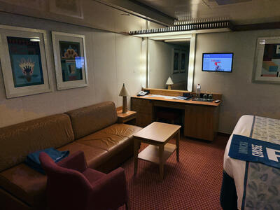 Carnival-Luminosa-Interior-Cabin-5