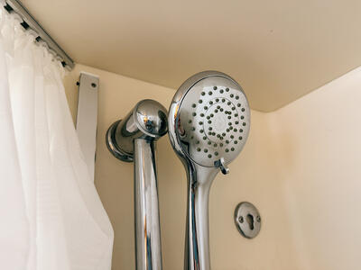 Carnival-Luminosa-Interior-Cabin-Bathroom-8