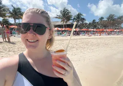 Elizabeth-Selfie-Hideaway-Beach