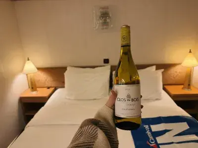 Wine-Carnival-Cruise-Cabin