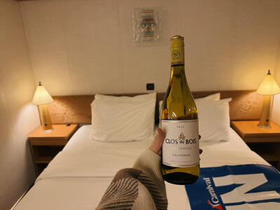 Wine-Carnival-Cruise-Cabin