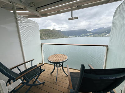 Stavanger-Sailaway-Balcony-Celebrity-Eclipse-1200px-800px
