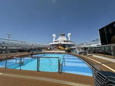 ovation-pool-deck